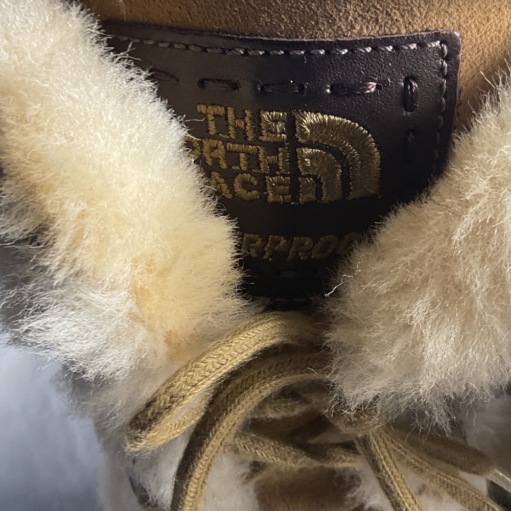 The North Face Tan and Cream Winter Boots with snowflakes - Picture 3 of 9
